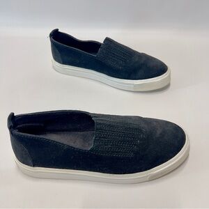 Minnetonka Women’s 5.5 Black Slip-On Suede Leather Shoes